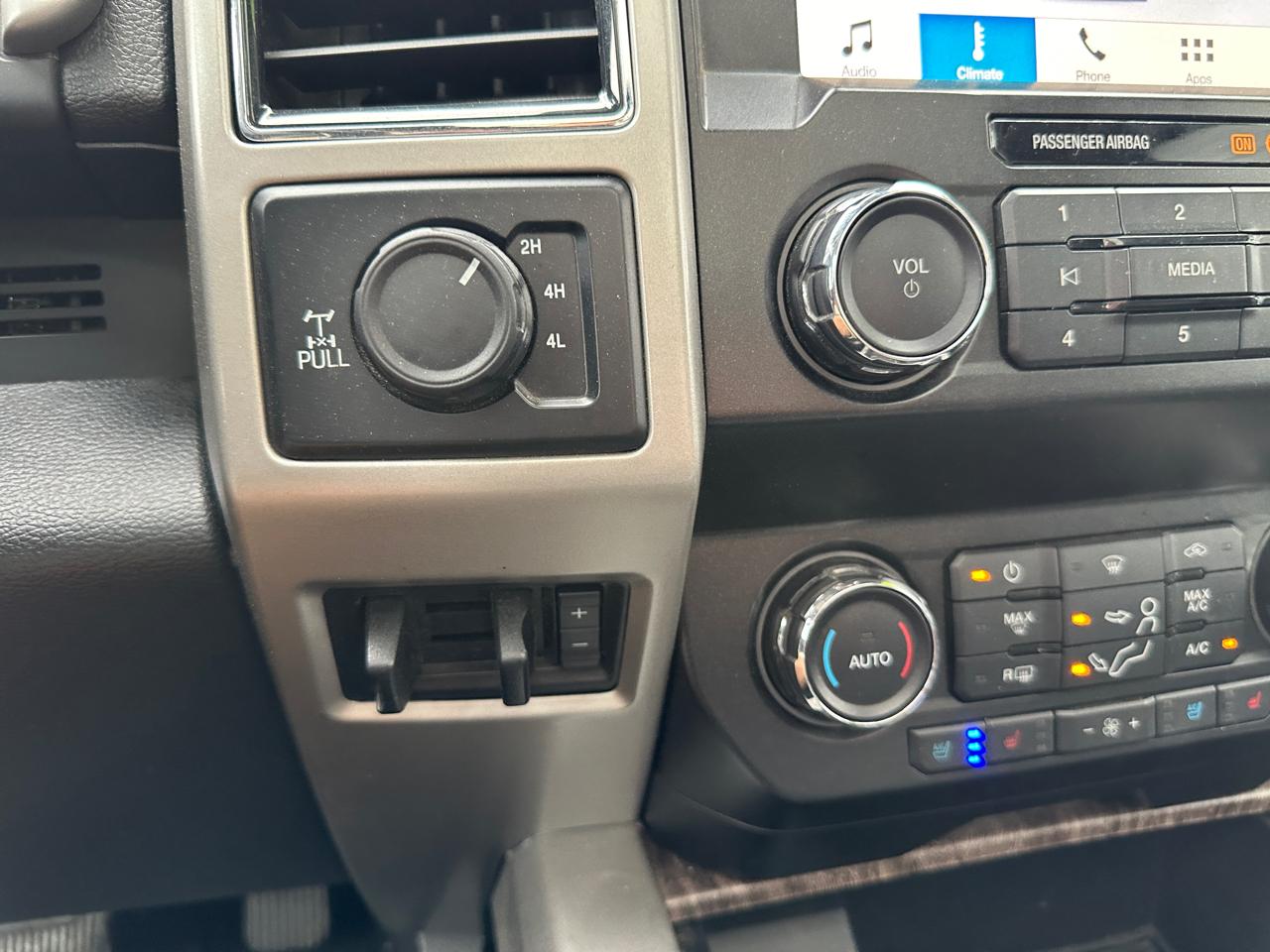 Ford F-350 SD Lariat Crew Cab 4WD 2019