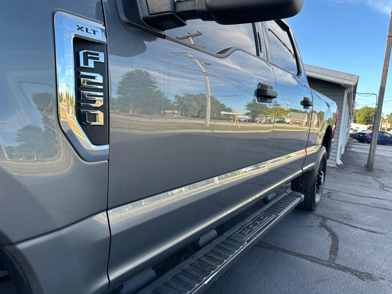 Ford F-250 SD XLT Crew Cab 4WD 2022