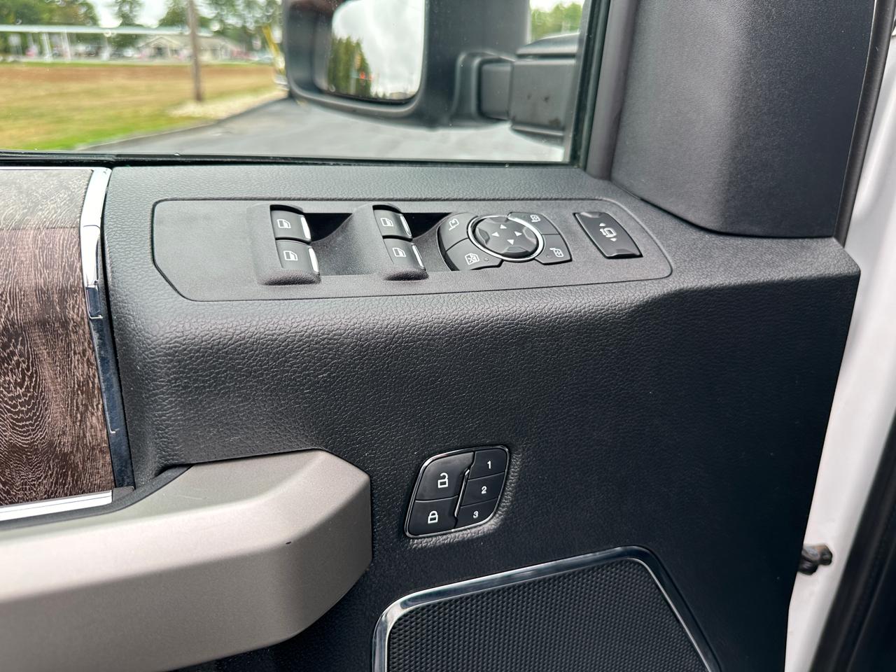 Ford F-250 SD Lariat Crew Cab Short Bed 4WD 2019
