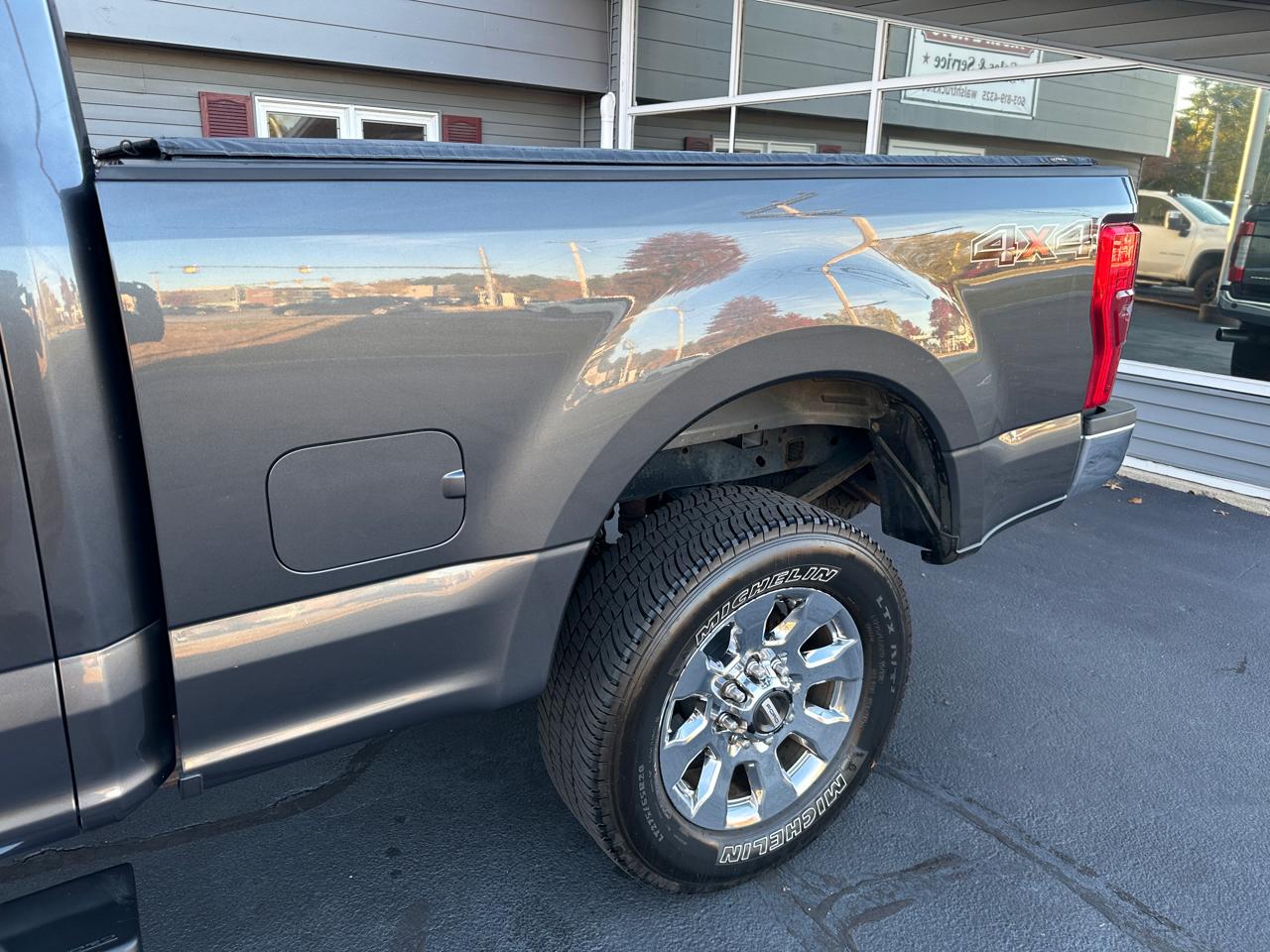 Ford F-250 SD Lariat Crew Cab Short Bed 4WD 2017