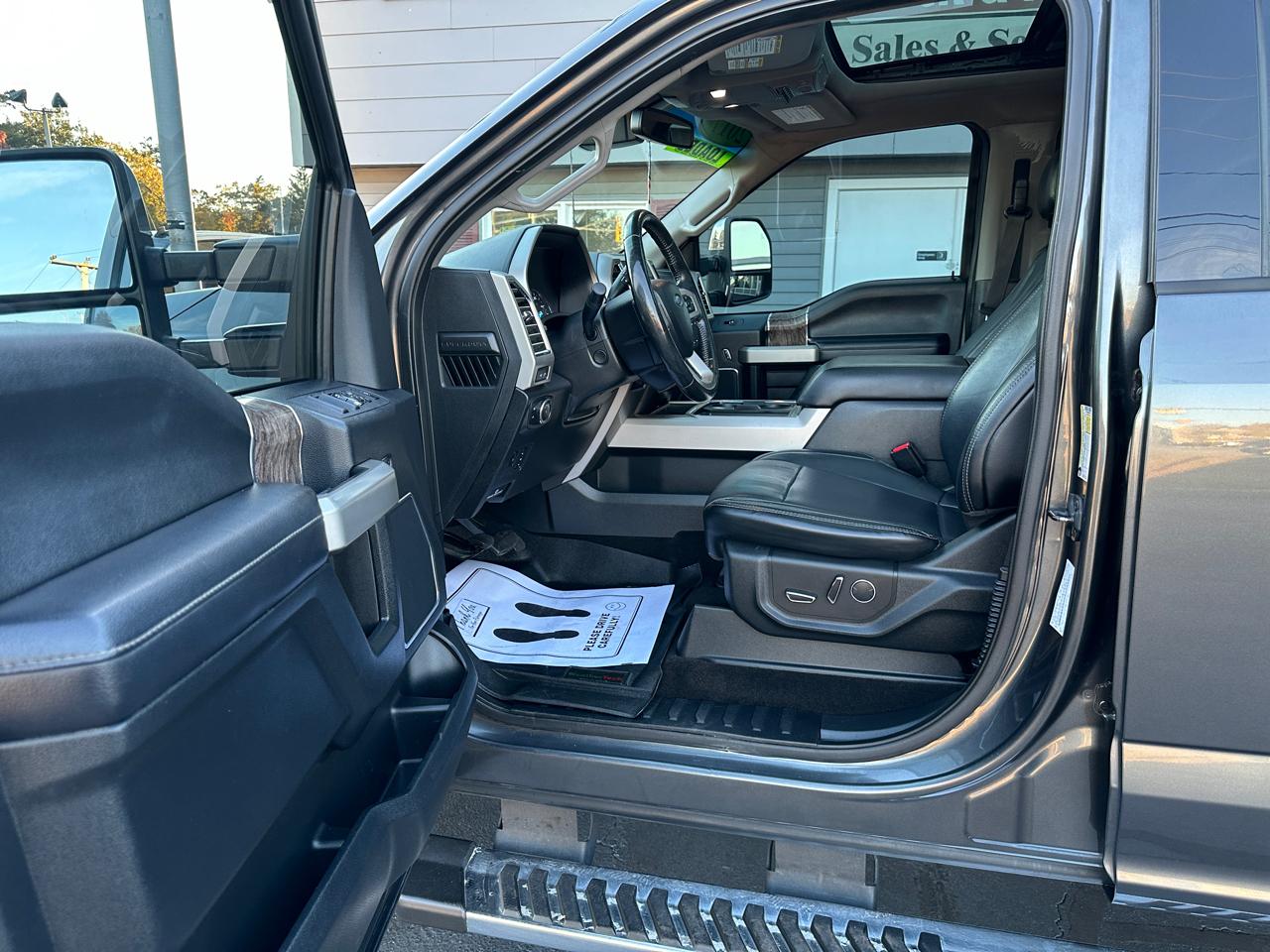 Ford F-250 SD Lariat Crew Cab Short Bed 4WD 2017