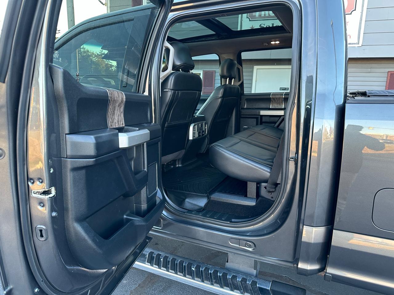 Ford F-250 SD Lariat Crew Cab Short Bed 4WD 2017