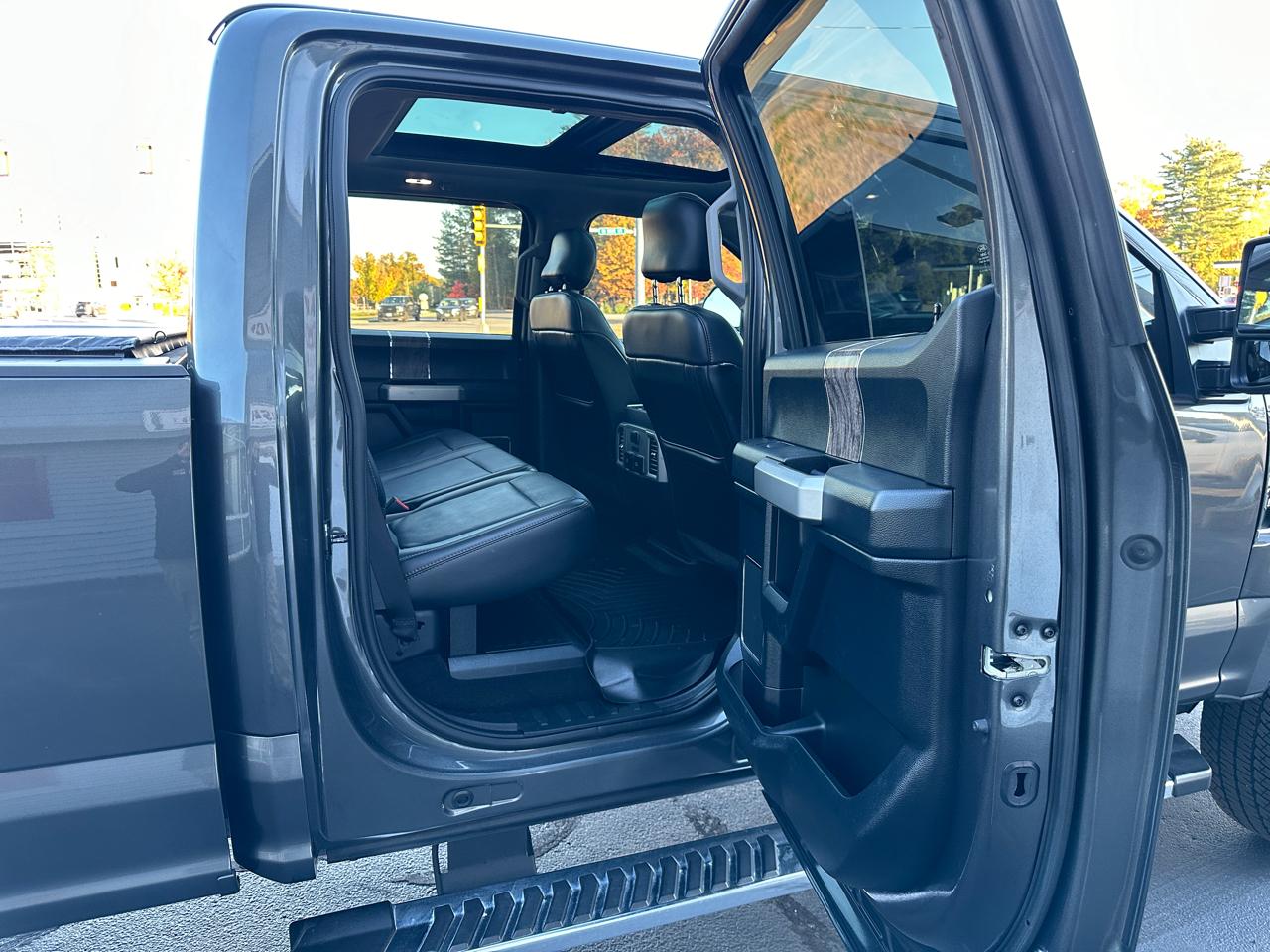 Ford F-250 SD Lariat Crew Cab Short Bed 4WD 2017