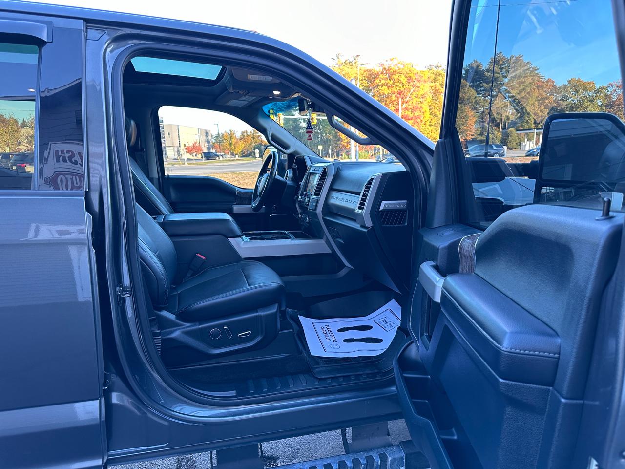 Ford F-250 SD Lariat Crew Cab Short Bed 4WD 2017
