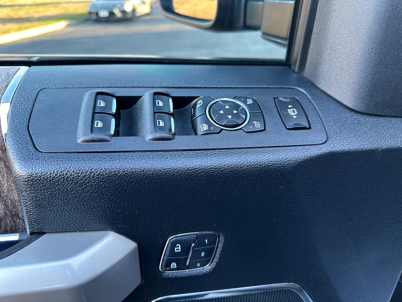 Ford F-250 SD Lariat Crew Cab Short Bed 4WD 2017
