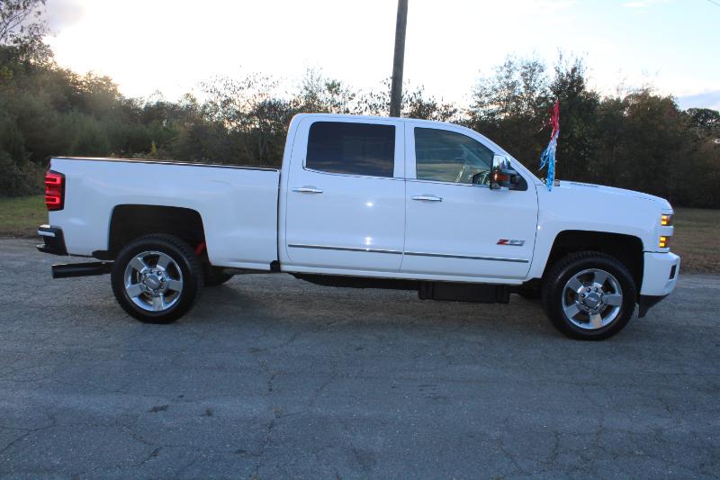 Chevrolet Silverado 2500HD LTZ Crew Cab 4WD 2016 Chevrolet Silverado 2500HD LTZ Crew Cab 4WD 2016