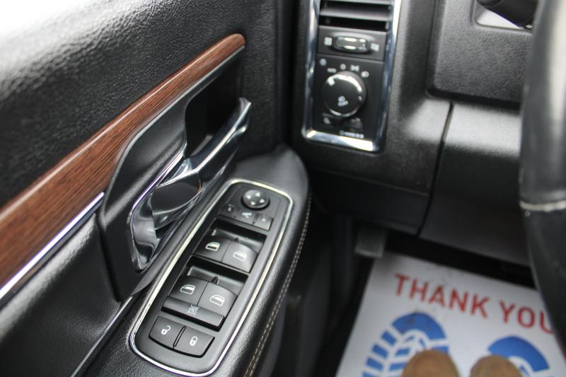 RAM 3500 Laramie Crew Cab LWB 4WD DRW 2015