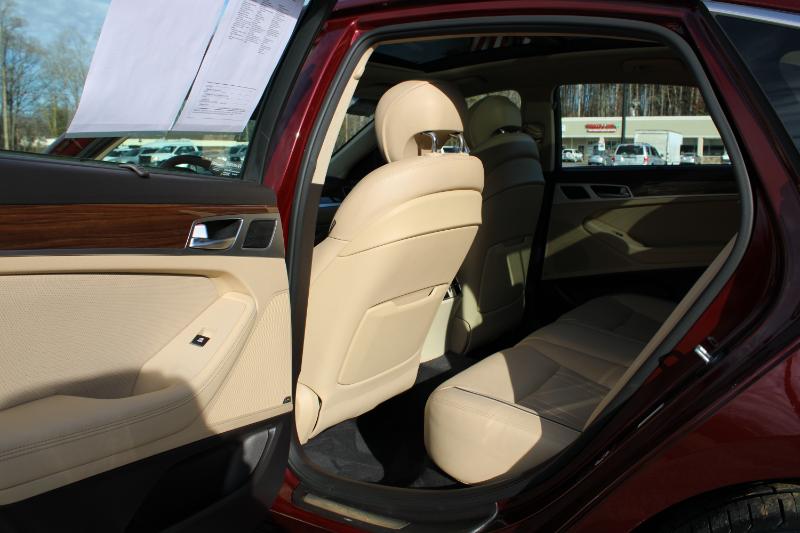 Hyundai Genesis 4dr Sdn V6 3.8L RWD 2015