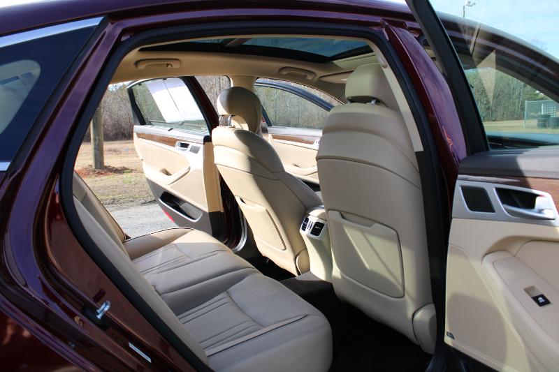 Hyundai Genesis 4dr Sdn V6 3.8L RWD 2015