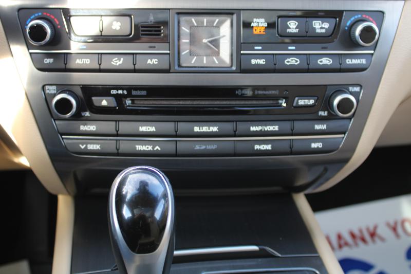 Hyundai Genesis 4dr Sdn V6 3.8L RWD 2015