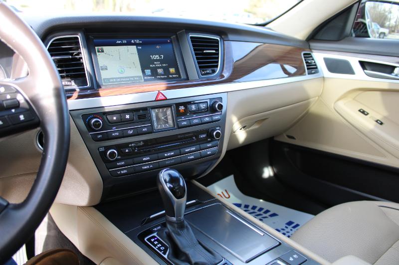 Hyundai Genesis 4dr Sdn V6 3.8L RWD 2015