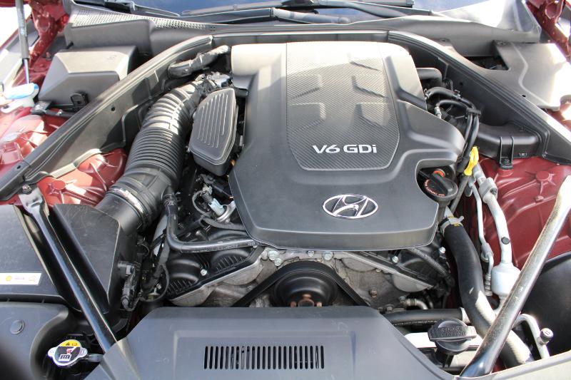 Hyundai Genesis 4dr Sdn V6 3.8L RWD 2015