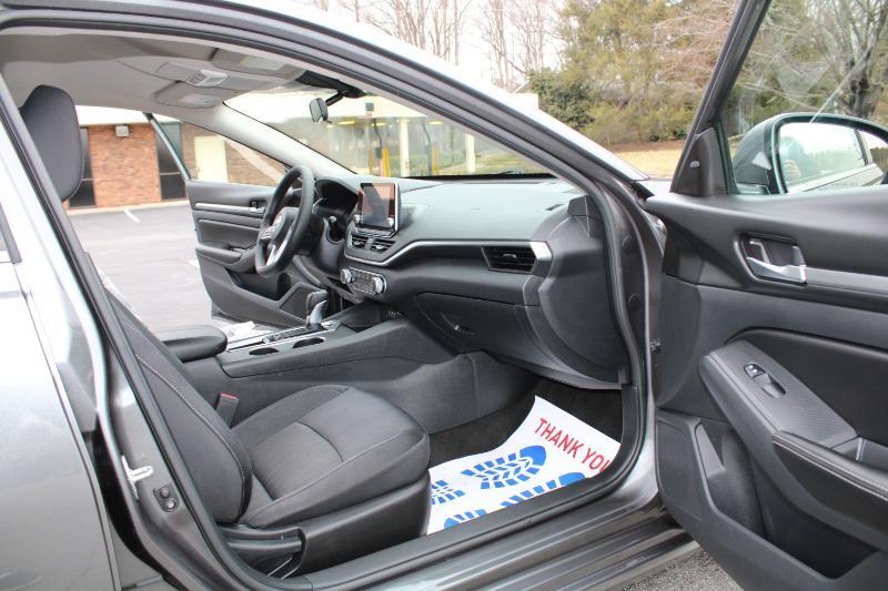 Nissan Altima SV 4D Sedan 2.5 2022