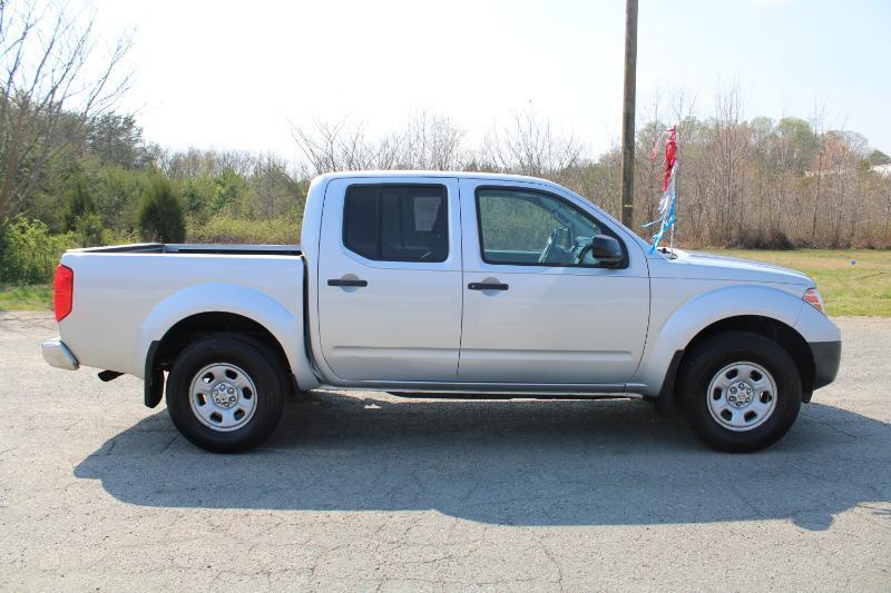 Nissan Frontier S Crew Cab V6 2015