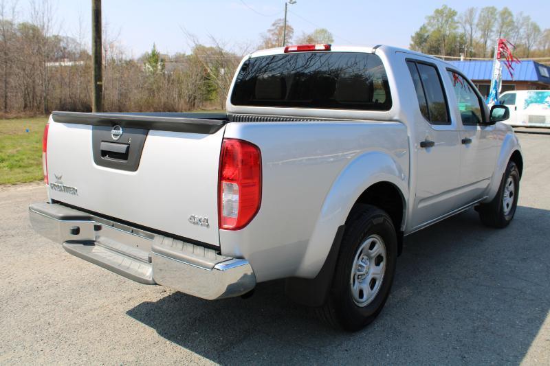 Nissan Frontier S Crew Cab V6 2015