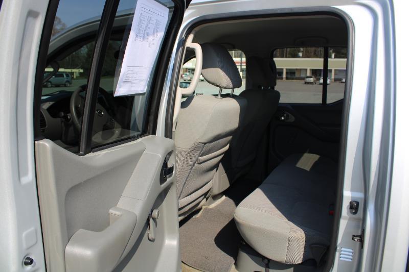 Nissan Frontier S Crew Cab V6 2015