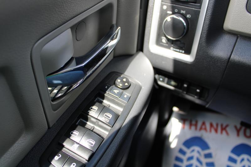 RAM 3500 SLT Crew Cab LWB 4WD DRW 2012