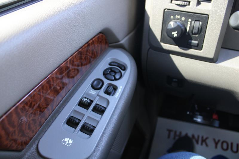 Dodge Ram 2500 Laramie Mega Cab 4WD 2006