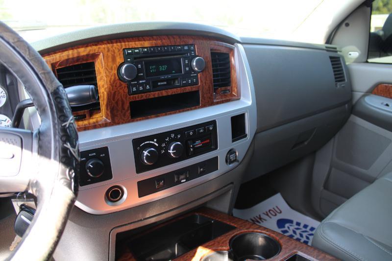 Dodge Ram 2500 Laramie Mega Cab 4WD 2006