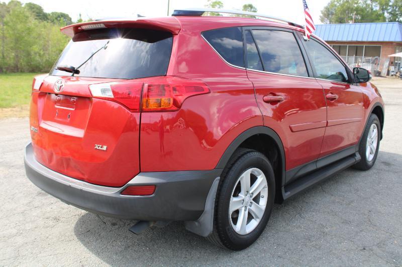 Toyota RAV4 XLE FWD 2014