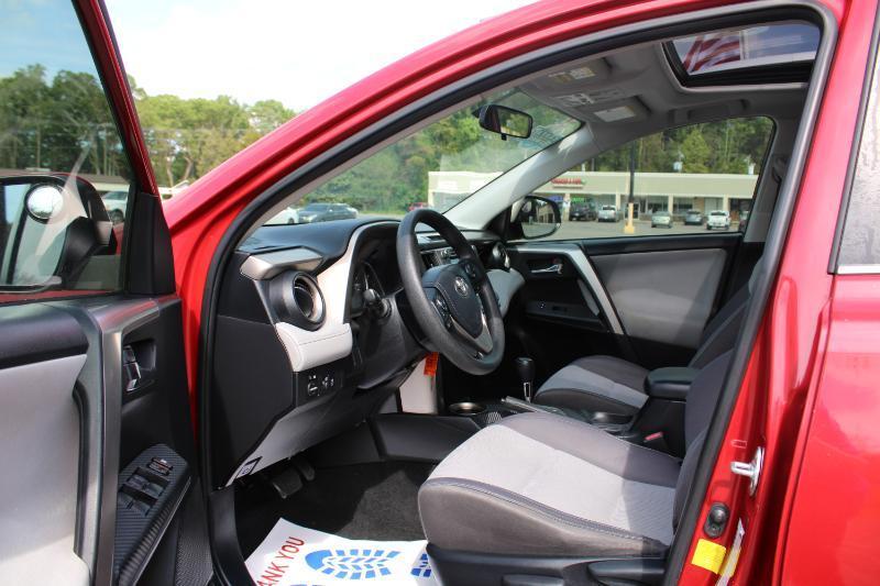 Toyota RAV4 XLE FWD 2014