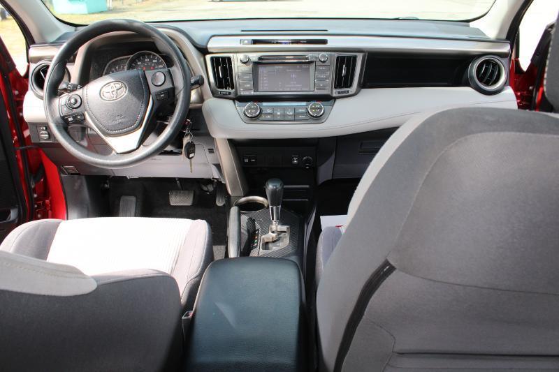 Toyota RAV4 XLE FWD 2014