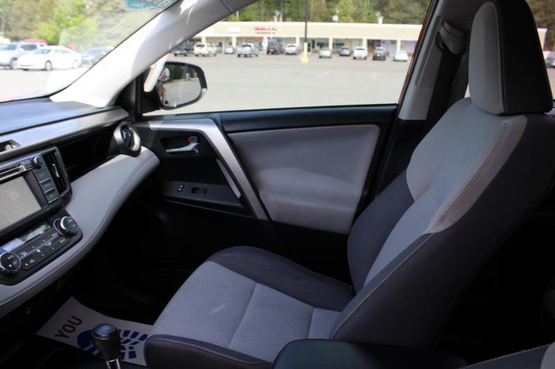 Toyota RAV4 XLE FWD 2014