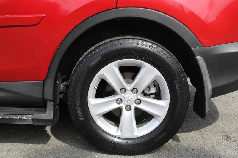 Toyota RAV4 XLE FWD 2014