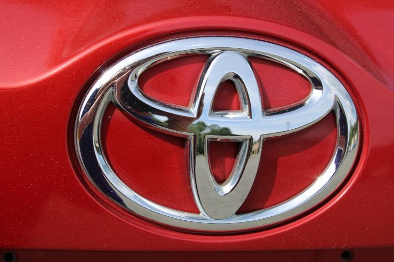 Toyota RAV4 XLE FWD 2014