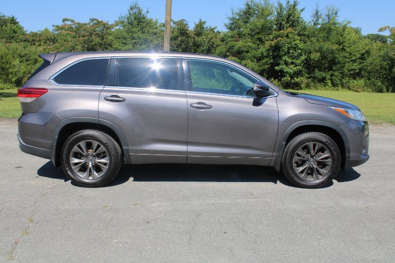 Toyota Highlander LE Plus AWD V6 2017