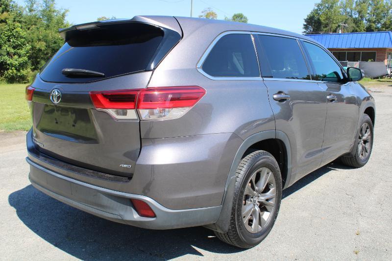 Toyota Highlander LE Plus AWD V6 2017