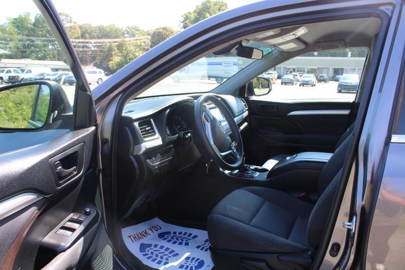 Toyota Highlander LE Plus AWD V6 2017