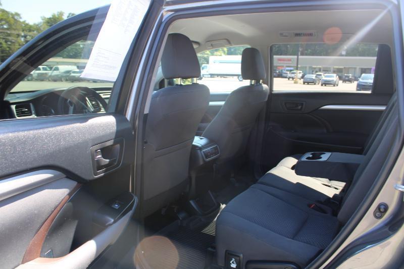 Toyota Highlander LE Plus AWD V6 2017