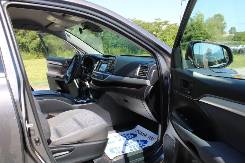 Toyota Highlander LE Plus AWD V6 2017