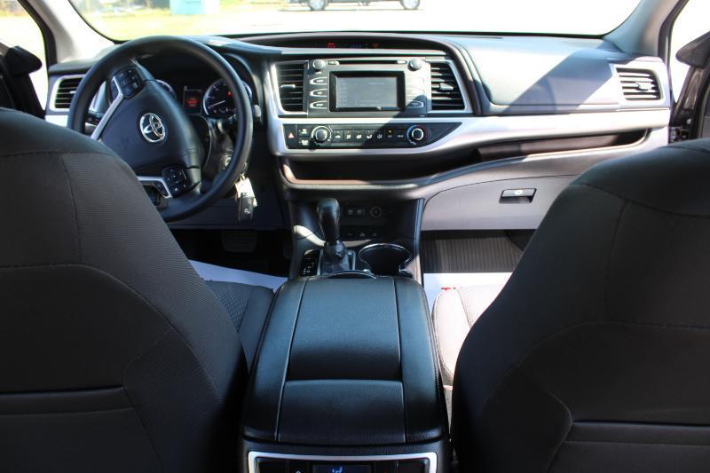 Toyota Highlander LE Plus AWD V6 2017