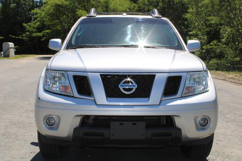 Nissan Frontier PRO-4X Crew Cab 4WD 2011
