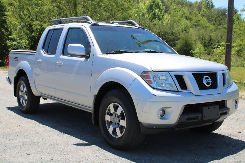 Nissan Frontier PRO-4X Crew Cab 4WD 2011