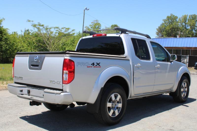 Nissan Frontier PRO-4X Crew Cab 4WD 2011