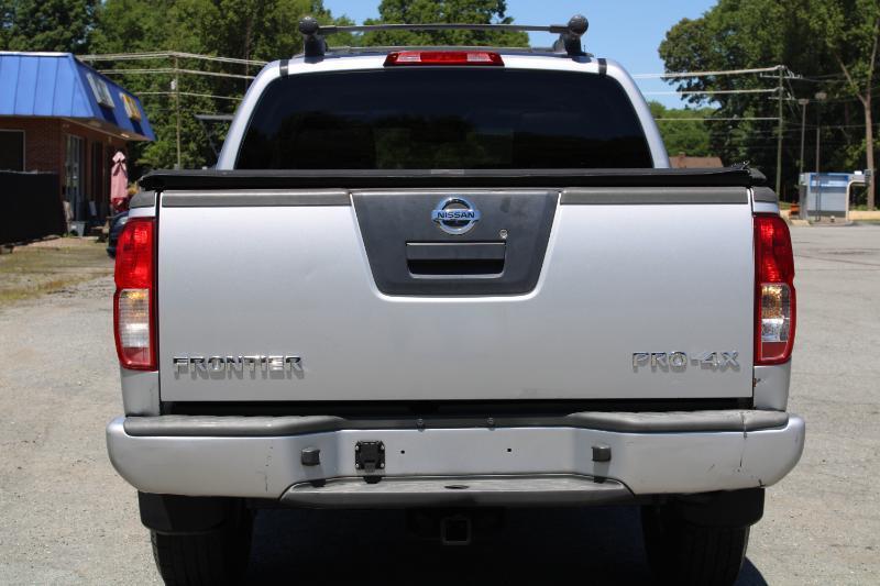 Nissan Frontier PRO-4X Crew Cab 4WD 2011