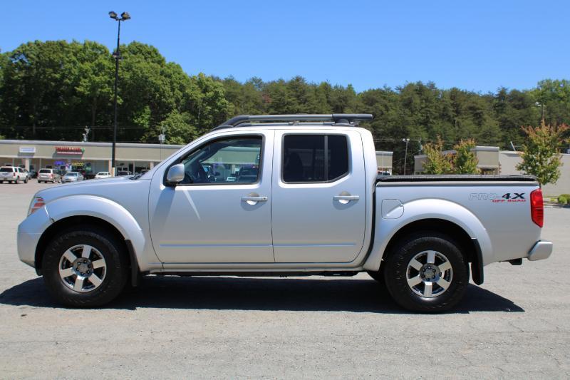 Nissan Frontier PRO-4X Crew Cab 4WD 2011