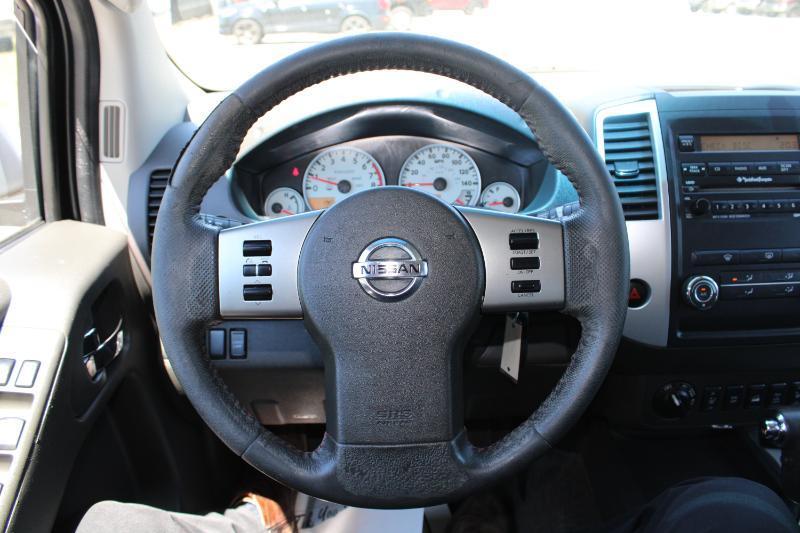 Nissan Frontier PRO-4X Crew Cab 4WD 2011