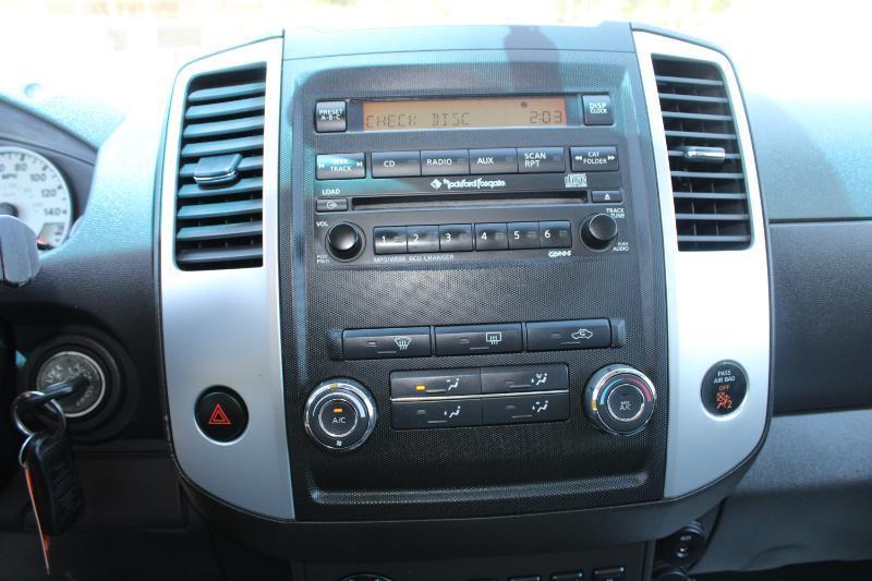 Nissan Frontier PRO-4X Crew Cab 4WD 2011