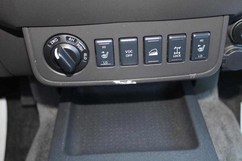 Nissan Frontier PRO-4X Crew Cab 4WD 2011