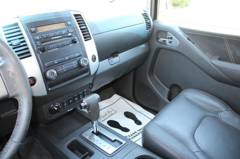 Nissan Frontier PRO-4X Crew Cab 4WD 2011