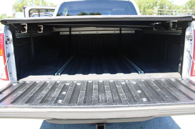 Nissan Frontier PRO-4X Crew Cab 4WD 2011