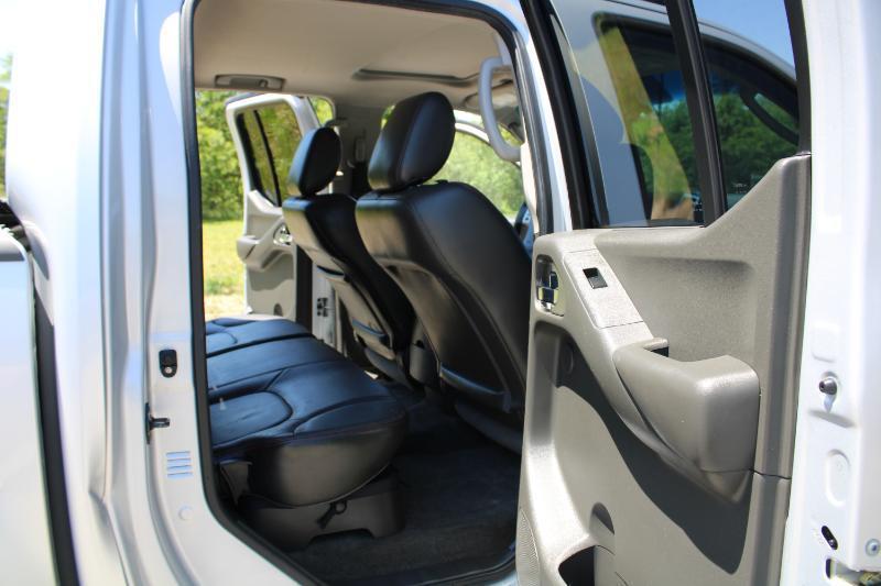 Nissan Frontier PRO-4X Crew Cab 4WD 2011