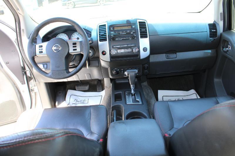 Nissan Frontier PRO-4X Crew Cab 4WD 2011