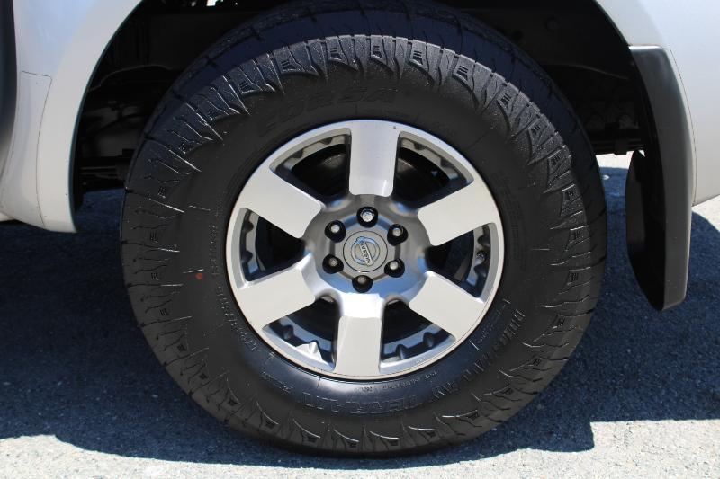 Nissan Frontier PRO-4X Crew Cab 4WD 2011
