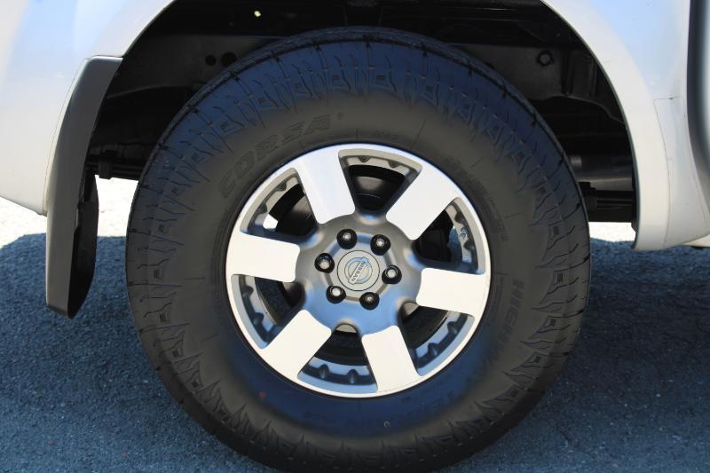 Nissan Frontier PRO-4X Crew Cab 4WD 2011