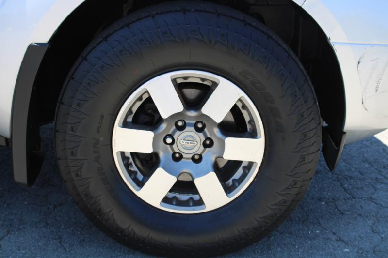 Nissan Frontier PRO-4X Crew Cab 4WD 2011